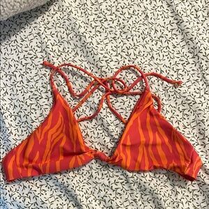 Skatie Sara Top in Mauna Loa